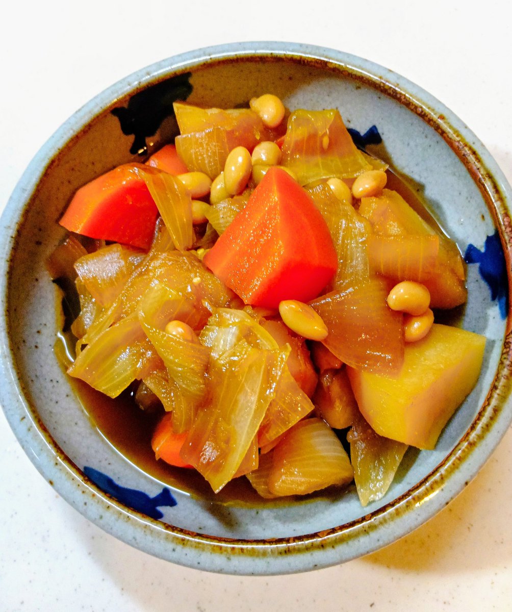 takawapon's tweet photo. 【今日の晩ごはん】
🥕🥔🧅と大豆の肉無し煮込み料理✨
少し甘目の九州の味🎵😊 https://t.co/nabkY5t4JT