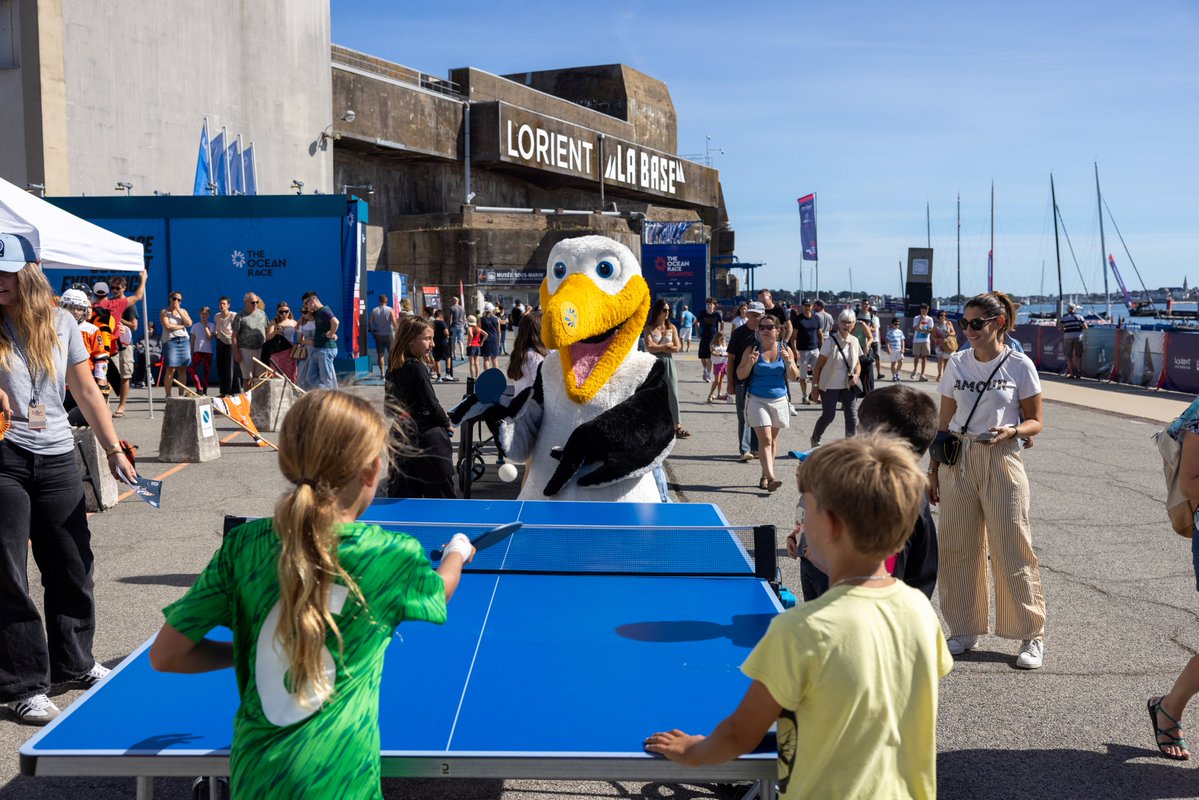 LorientAgglo's tweet photo. 🌎 The Ocean Race Atlantic
🎪 Dernière journée à l'Ocean Live Park
⛹️ Avec le Fan Day, journée du sport pour tous
🙌 Toute la journée les clubs sportifs du territoire ont accueilli les skippers &amp; le public
🥅 Pour des initiations, des démonstrations &amp; des défis sportifs https://t.co/3Qs9RgmiQ8