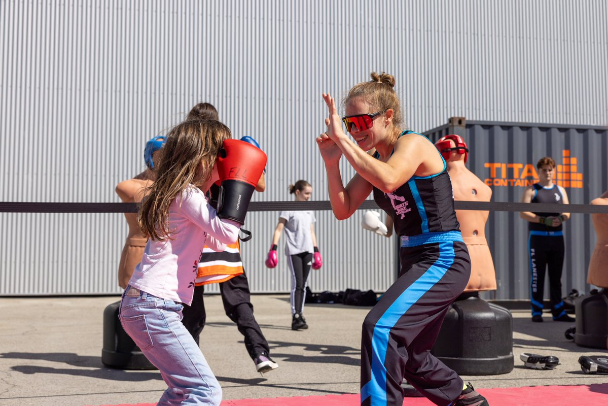 LorientAgglo's tweet photo. 🌎 The Ocean Race Atlantic
🎪 Dernière journée à l'Ocean Live Park
⛹️ Avec le Fan Day, journée du sport pour tous
🙌 Toute la journée les clubs sportifs du territoire ont accueilli les skippers &amp; le public
🥅 Pour des initiations, des démonstrations &amp; des défis sportifs https://t.co/3Qs9RgmiQ8