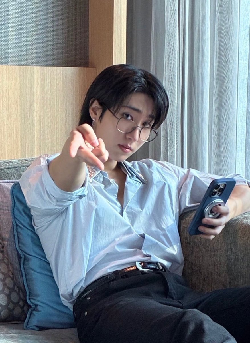 starboylix's tweet photo. innie telling jisung to stop using the snow filter and taking these pics of him... EVERYONE SAY THANK YOU YANG JEONGIN https://t.co/yxMAxgJtXi