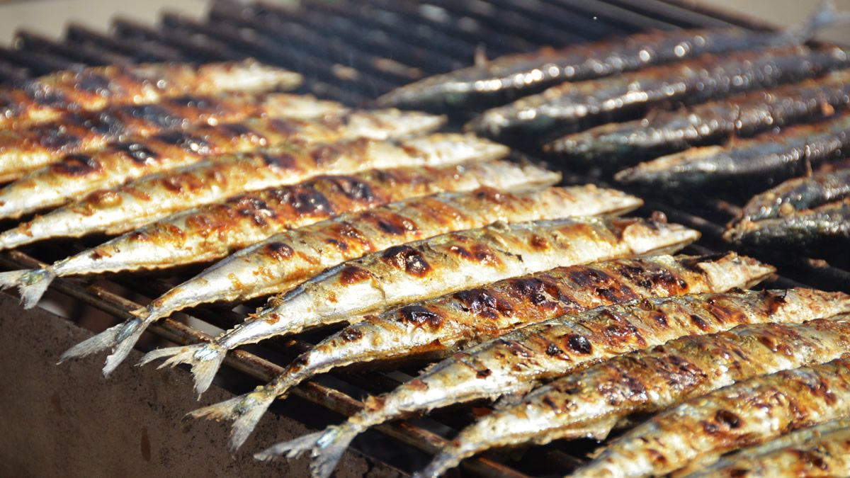 event_checker's tweet photo. 東京タワーで炭火焼きサンマ🐟

「東京タワー・大船渡さんまDay」開催

大船渡のさんま焼き師が
丁寧に炭火で焼き上げたサンマを
1尾500円で販売！

さんまのつみれ汁、蒸し牡蠣、
地酒、ワインなどの三陸グルメも楽しめます

📅 10/18(日)
📍 東京タワー駐車場
🎟 入場無料

→ https://t.co/OGXWTwsluV