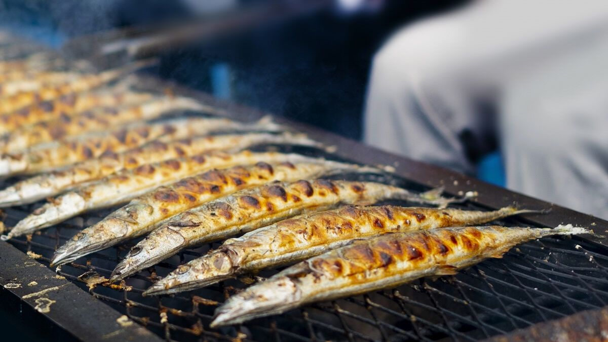 event_checker's tweet photo. 東京タワーで炭火焼きサンマ🐟

「東京タワー・大船渡さんまDay」開催

大船渡のさんま焼き師が
丁寧に炭火で焼き上げたサンマを
1尾500円で販売！

さんまのつみれ汁、蒸し牡蠣、
地酒、ワインなどの三陸グルメも楽しめます

📅 10/18(日)
📍 東京タワー駐車場
🎟 入場無料

→ https://t.co/OGXWTwsluV