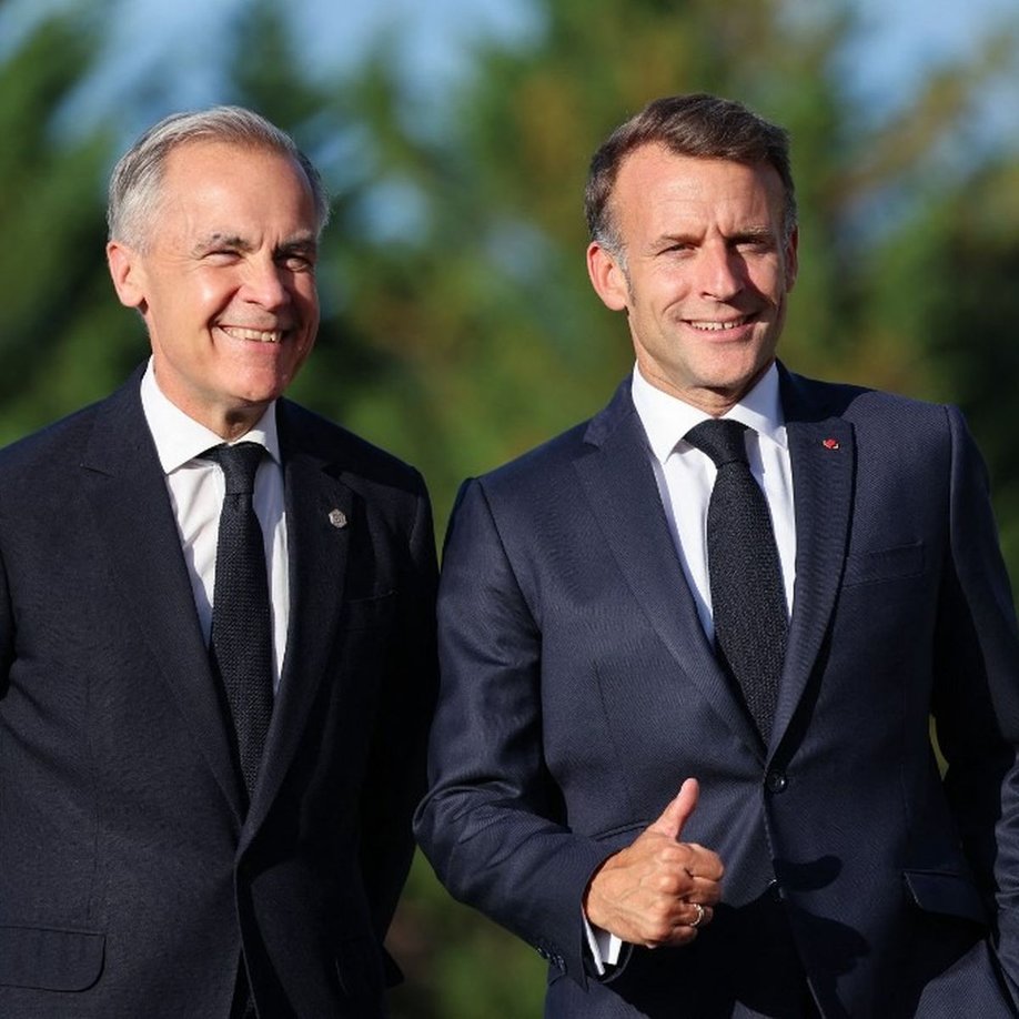 ObsDelphi's tweet photo. 🇪🇺🇨🇦Une nouvelle ère de prospérité entre le Canada et l'Union Européenne ?

Des discussions ont lieu en ce moment pour que le Canada devienne un « membre associé » de l'UE.

Pour le Canada, ce serait une formidable diversification stratégique. Le pays reste extrêmement dépendant des États-Unis et gagnerait un accès beaucoup plus profond au marché européen, tout en facilitant la mobilité de ses entreprises et de ses travailleurs.

Pour l'Europe, l'intérêt serait tout aussi considérable : 40 millions de Canadiens, d'immenses ressources énergétiques et minières, une industrie technologique et de défense avancée et surtout une démocratie stable partageant largement ses intérêts stratégiques.

Une alliance de ce type montrerait aussi que l'UE peut devenir le centre d'un espace économique et stratégique beaucoup plus vaste que ses seules frontières géographiques capable d'attirer des démocraties comme le Canada sans leur imposer l'adhésion complète ni l'euro.

Il y a à gagner des deux côtés et l'amitié euro-canadienne pourrait connaître un nouvel âge d'or prochainement.