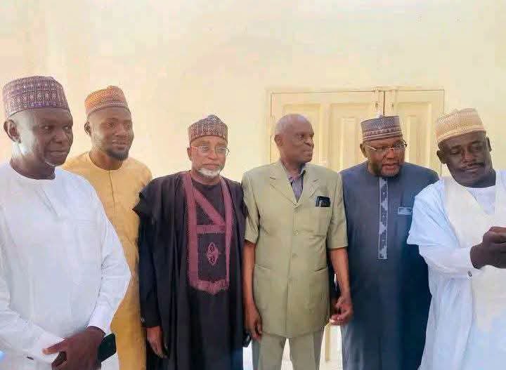_hafsat_paki's tweet photo. BREAKING: EL-RUFAI ALLIES RETURN TO APC, DECLARE SUPPORT FOR GOVERNOR Uba Sani 

In what could signal a major political realignment in Kaduna State, some prominent former allies and political associates of former Governor Nasiru El-Rufai have returned to the All Progressives Congress (APC) and declared their support for Kaduna State Governor, Senator Uba Sani.
Among those reportedly returning to the APC are Bashir Saidu, former Chief of Staff to the Kaduna State Government, and Abdu Kwari, former Commissioner and former Senator.
Their return comes amid growing political realignments and shifting alliances in Kaduna ahead of the 2027 elections.
The move could strengthen Governor Uba Sani’s position within the APC, particularly because the returning figures have long been associated with the political camp of former Governor El-Rufai.
It also raises a bigger question about the future of Kaduna politics.