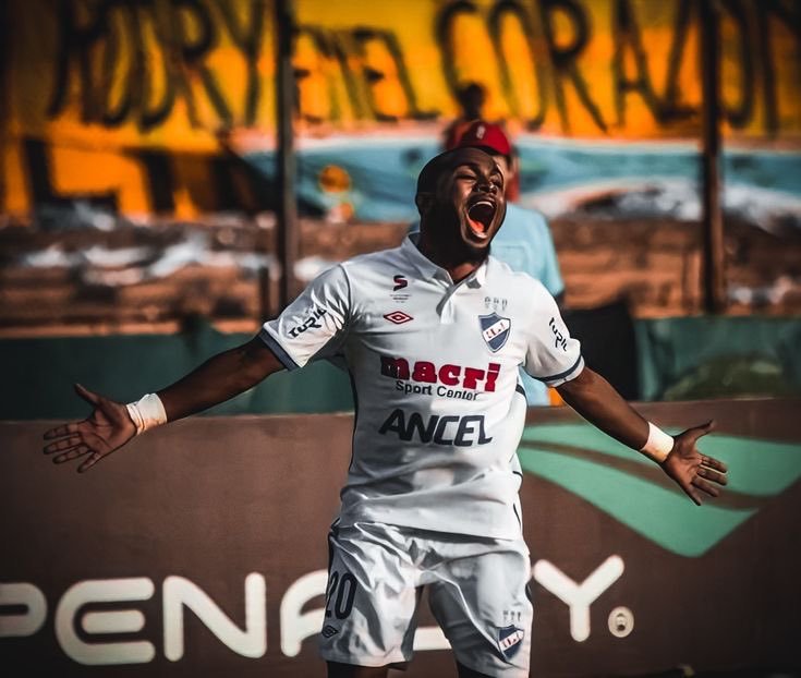 SomosNacional1's tweet photo. ❤️ Hoy estaría cumpliendo 36 años nuestro querido Santiago ‘Morro’ García.

Donde quiera que estés, feliz cumpleaños eterno goleador. 🙌

Un abrazo al cielo. 🕊 https://t.co/ztQlA6AMGr