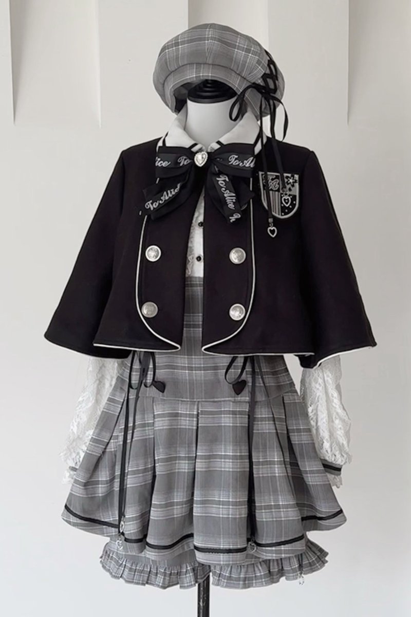 LilyBlack_shop's tweet photo. 探偵学園の地雷チェックケープコーデ🕵️‍♀️🖤 https://t.co/vrxd5UpAjK