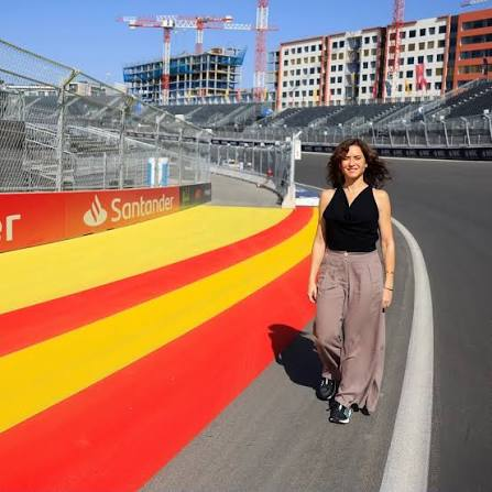 Idiazaquso's tweet photo. La chica de la curva: "aquí cerca dejé morir a tu abuelo". https://t.co/1fmkLCYd1s