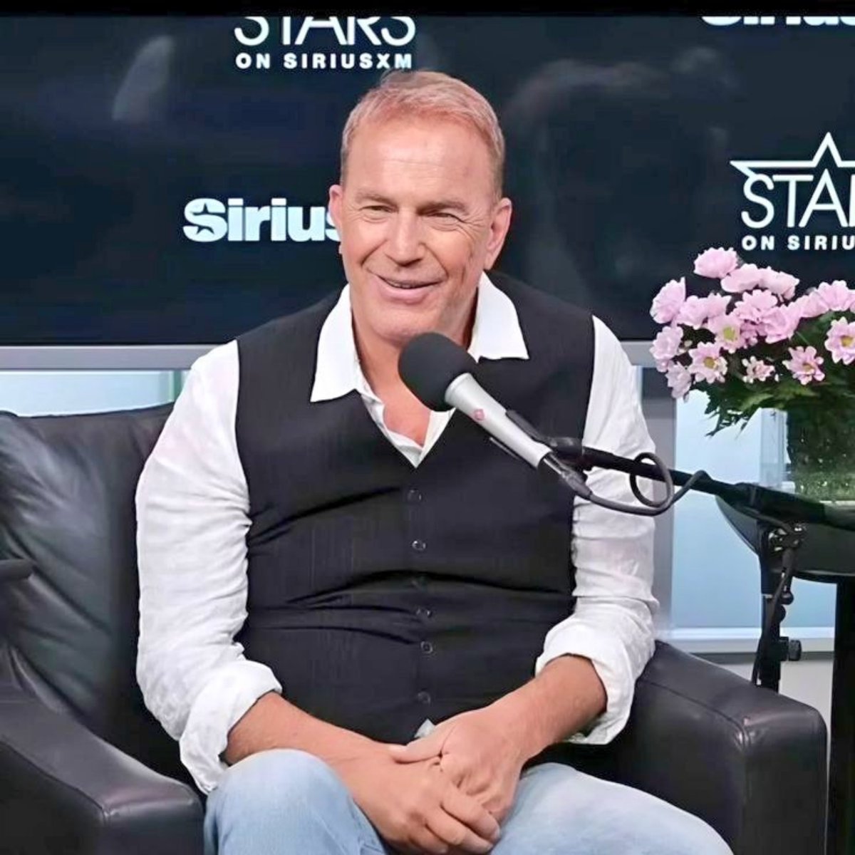 KevinCostndgew's tweet photo. 😎 Still bringing the coolest smile in Hollywood. Walking into the SiriusXM studio with confidence, style, and a little bit of effortless charm. 🎬🔥

Some things only get better with time. https://t.co/QhCNiYJS5U