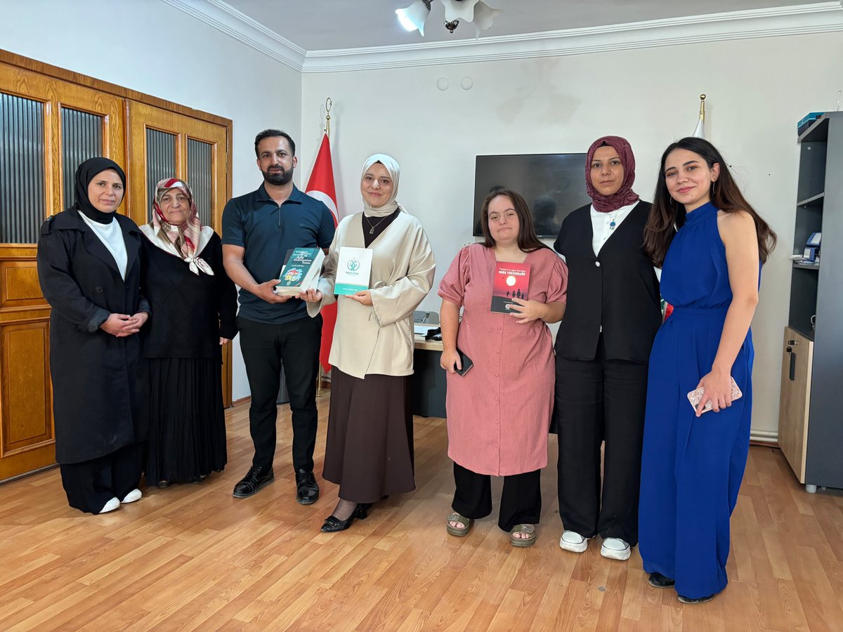 map_mus's tweet photo. Mehir Aile Platformu Muş İl Temsilciliği olarak, Yeşilay Muş Şube Başkanı Sayın Tamer Büyüknacar’ı makamında ziyaret ettik. https://t.co/8IBtNNtyBZ