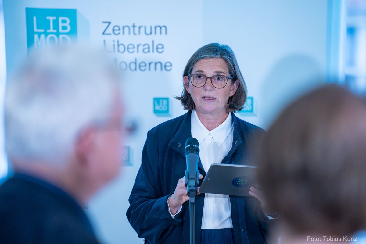 LiberaleModerne's tweet photo. #LibMod & Friends 2026 🎉
 
Letzten Donnerstag haben wir unseren Jahresempfang in der Reinhardtstraße gefeiert – mit vielen Freunden, Partnern, Förderern und Weggefährten. Eine wunderbare Gelegenheit, zusammenzukommen, ins Gespräch zu kommen und gemeinsam auf den 75. Geburtstag von @fuecks anzustoßen! 
 
Vielen Dank an @GoeringEckardt, Vizepräsidentin des Deutschen Bundestags a. D., Irina Scherbakowa von Memorial und unseren neuen Gesellschafter @KonstantinKuhle für ihre inspirierenden Impulse.
 
Für die großartige musikalische Begleitung sorgte auch in diesem Jahr die #JAAZband des Auswärtigen Amts. 🎷🎵
 
Danke an alle, die dabei waren und diesen Abend mit uns zu etwas Besonderem gemacht haben! 👏