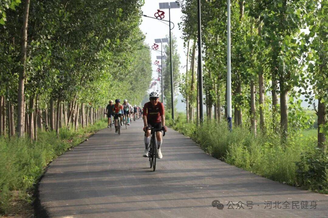 LateshaYanj7's tweet photo. Just ran out of water on my bike ride, a stranger stopped 10 mins out of their way to give me a full bottle. Small things that make the day! https://t.co/kbQZIJ8uRs