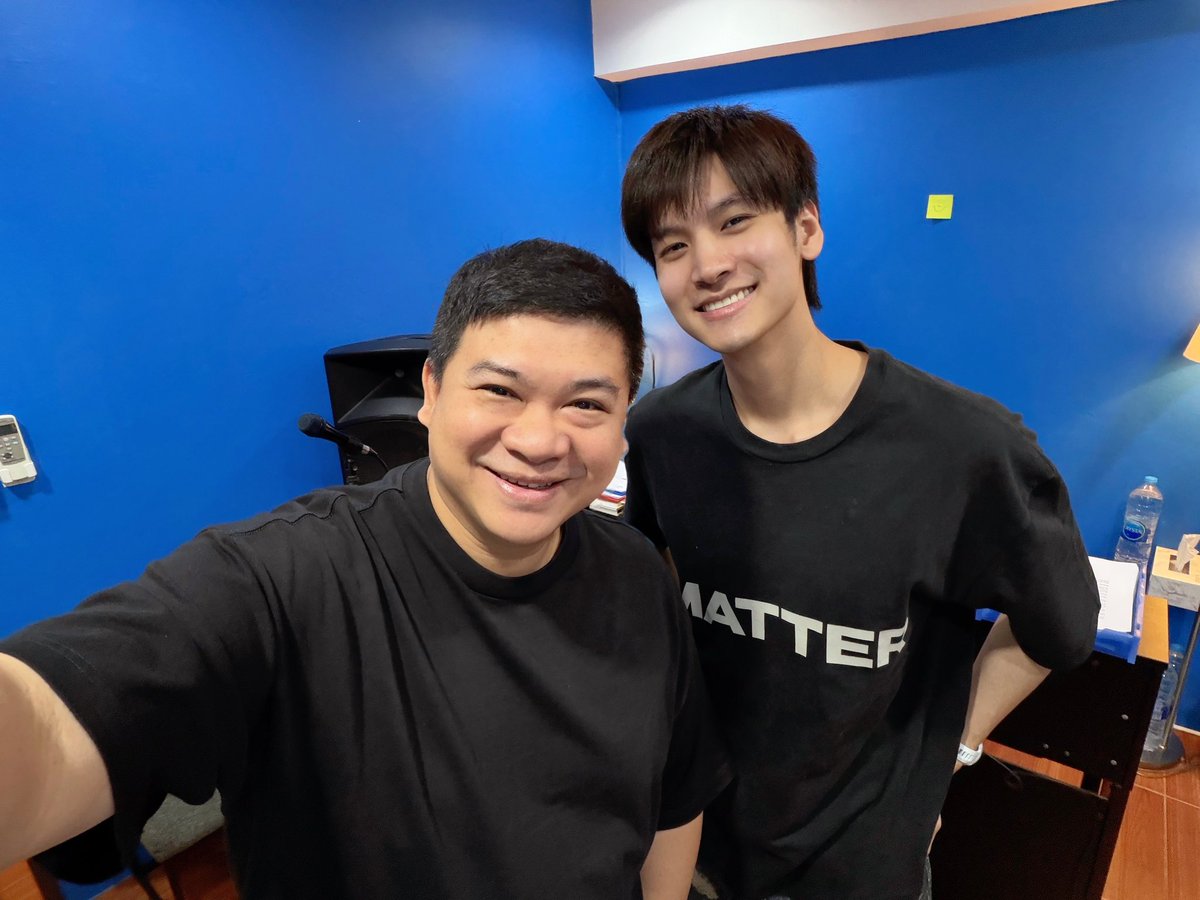AkeKru's tweet photo. แวะมาเติมของกันซักหน่อย @friend.peerakrit  ก่อนที่ซีรีส์ ”Decoding You โคตรรัก“ จะออนแอร์ตอนแรก ในวันอาทิตย์ 4 ตุลาคมนี้ เวลา 20.30 น. ทาง Ch3Thailand
.
.
#DecodingYou #โคตรรัก 
#ทาฆิเฟรนด์ #ThakhiFriend
#ดูทีวีกด33ดูออนไลน์ที่3Plus
#kruakevocalstudio https://t.co/1hh40MNY4b