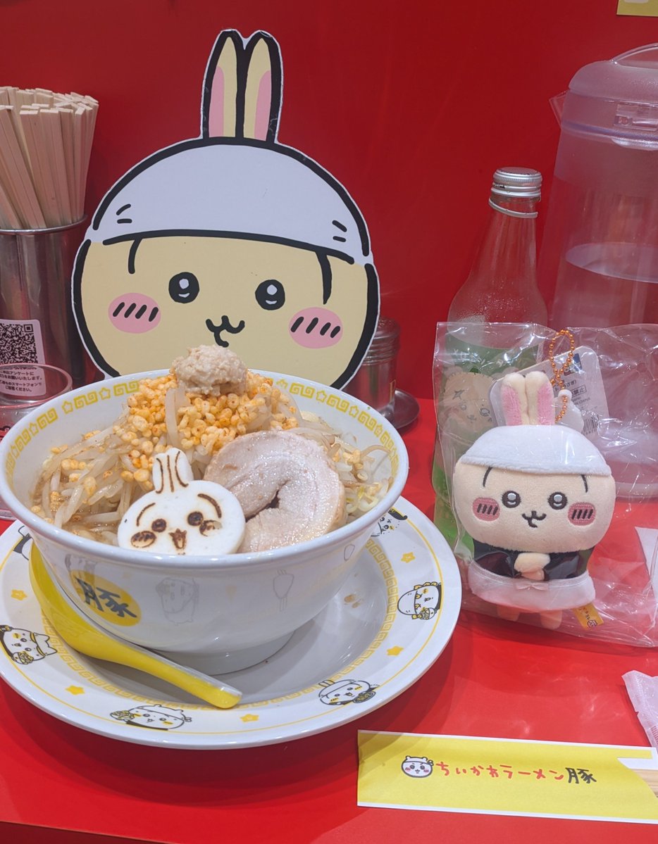 chikokage's tweet photo. すっごく不思議なんだけど、今日ちい活してたら、痛バが帰る頃変わってたんですよ！

ラーメンうさとか、キ��ベツバブうさとか、エコバッグうさとか、バブうさとか、ノーマルうさとか、、、あとノーマルとマジカルうさぎ瓶も増えたんですよ！　

4DX、ラーメン最高！
散財だなんて、言わないよねぇ？！ https://t.co/GKJ6XeBLuz