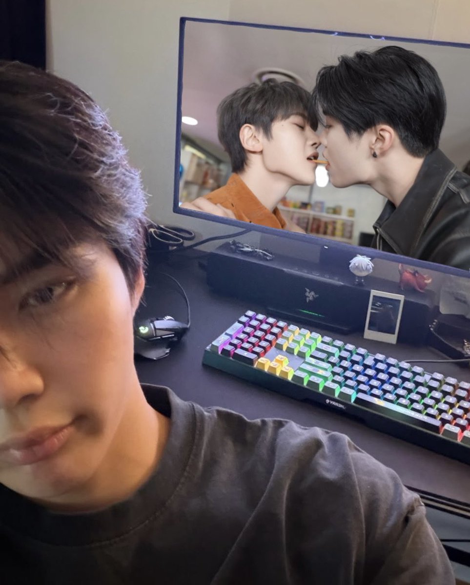 wookietthew's tweet photo. #yaoitwt https://t.co/gEqQ3Z1BaJ