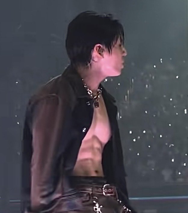 googiesbabybear's tweet photo. HOW TO MOVE ON FROM THIS JUNGKOOK FANCAM https://t.co/f7XthOHf5E