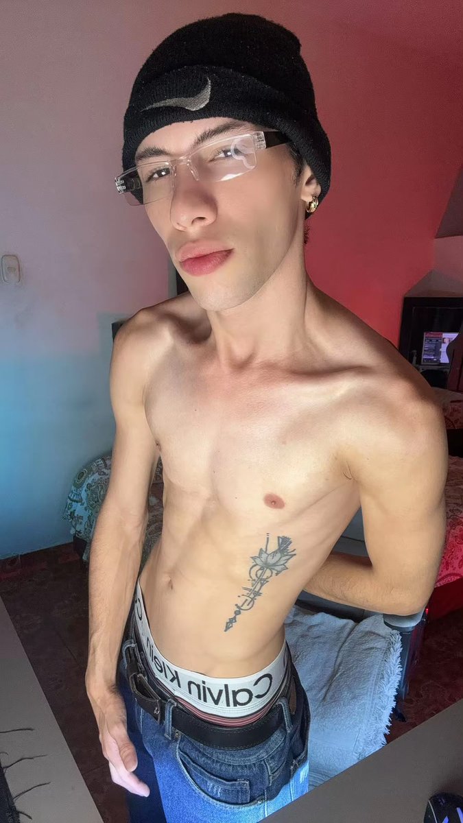 CutexSantiago's tweet photo. I'M LOOKING FOR THE TONGUE THAT LIKES TO LICK AND PLAY THE MOST 👅🥵👉🏻👉🏻👉🏻https://t.co/yDSdjxU2Gs

#stripchat #striplive #webcammodels #webcammen #streamer #onlyfans https://t.co/rVCcG8oxwr