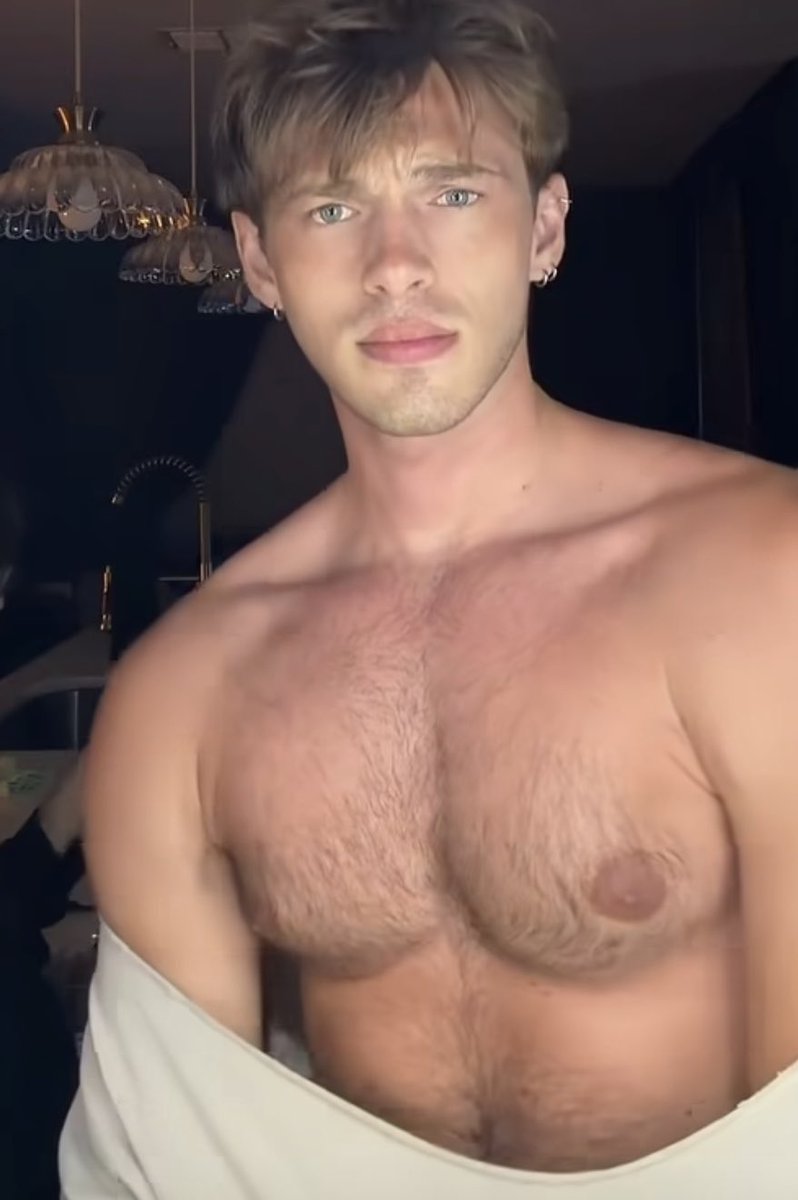 HarryMussul's tweet photo. Great nipple to pec ratio https://t.co/gCP8y1LFxh