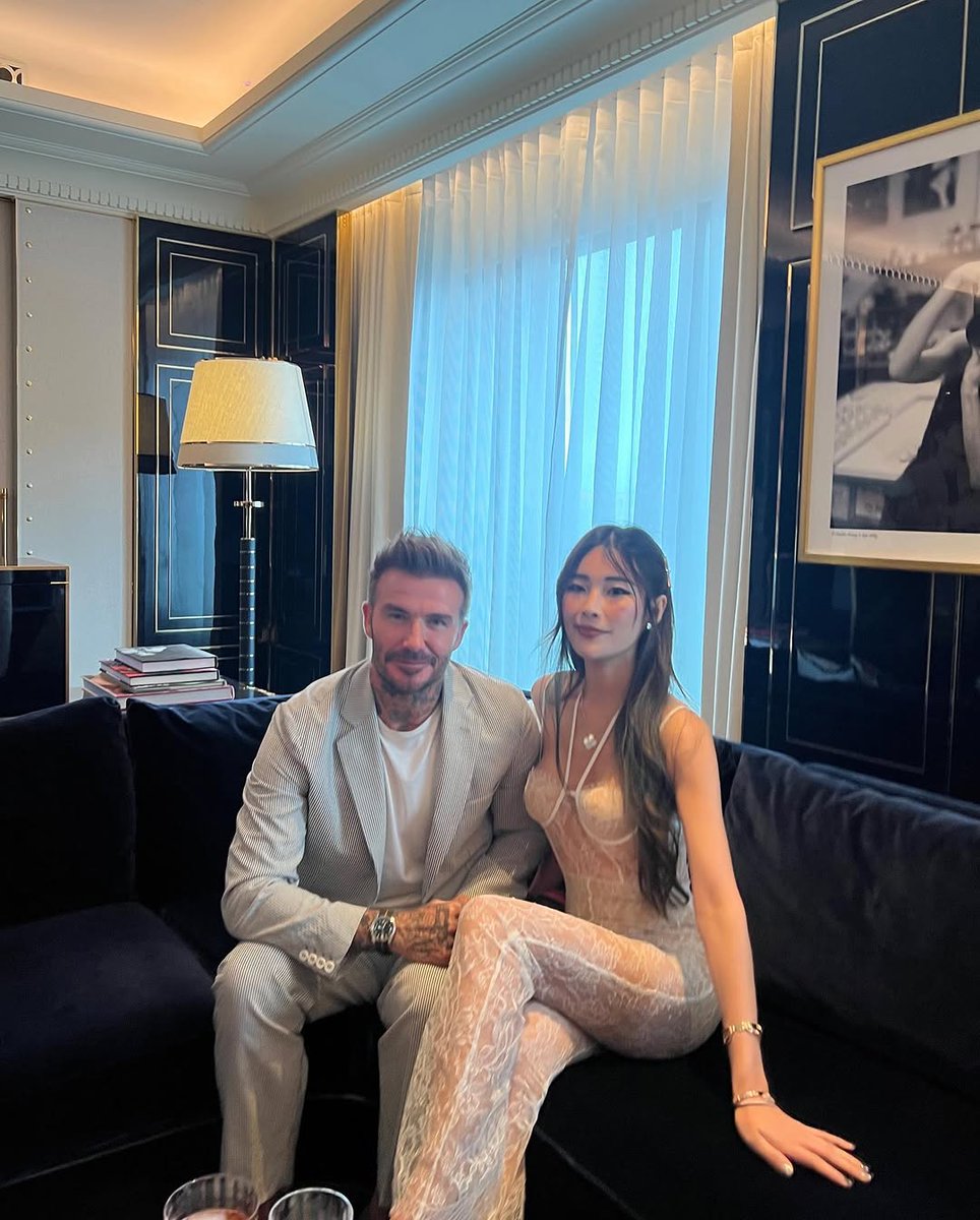 levyli859j's tweet photo. Private meet &amp; greet with the legendary  in his own designed DB Suites  . Every detail in the room is filled with DB’s personal touches such as portraits taken by his son, the selection of soft bed, make up area, etc. Thanks to  , we had such a great... https://t.co/VOGmj7JWGJ
