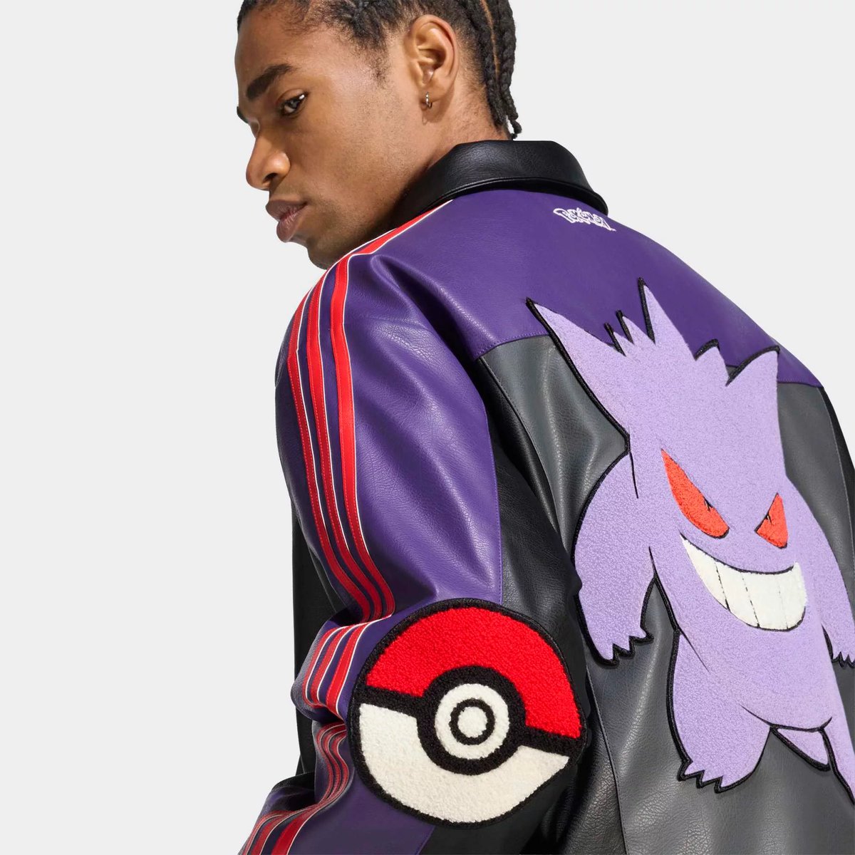 PokemonRestockr's tweet photo. Pokémon × adidas Originals is turning up the heat for the 30th Anniversary😮‍💨

New leather jackets featuring Pikachu, Charizard & Gengar are live at DSG: 

🔥Charizard: https://t.co/Pd9DtpYtsI

👿Gengar: https://t.co/CeHpXukwkk

⚡️Pikachu: https://t.co/oofJyCu49c

#PokemonTCG #Pokemon #ad