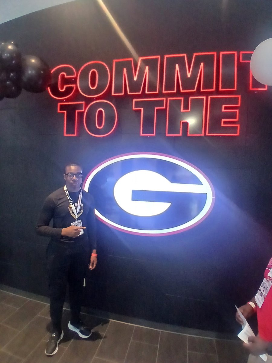 KingMadden_'s tweet photo. Blessed to visit UGA this weekend!🐶
Appreciate the opportunity and hospitality.
#GoDawgs #AGTG #ClassOf2029
@TuckerFootball @RTerrellUGA @benjaminwolk @JeremyO_Johnson @DekalbRecruits @RecruitGeorgia @247Sports https://t.co/Qfd7zp32ad