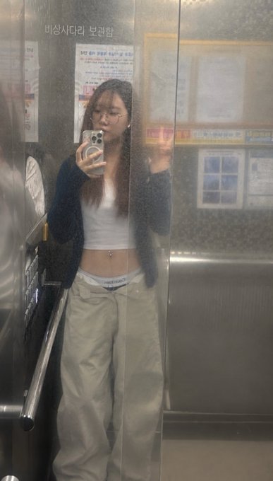 tociman07's tweet photo. 야노해볼까?? 일단 놀이터에서 딸쳐볼게 궁금하면 풀발해서 디엠해 https://t.co/WZ0MJAEj5N