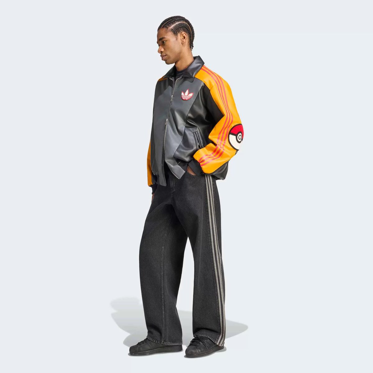 PokemonRestockr's tweet photo. Pokémon × adidas Originals is turning up the heat for the 30th Anniversary😮‍💨

New leather jackets featuring Pikachu, Charizard & Gengar are live at DSG: 

🔥Charizard: https://t.co/Pd9DtpYtsI

👿Gengar: https://t.co/CeHpXukwkk

⚡️Pikachu: https://t.co/oofJyCu49c

#PokemonTCG #Pokemon #ad