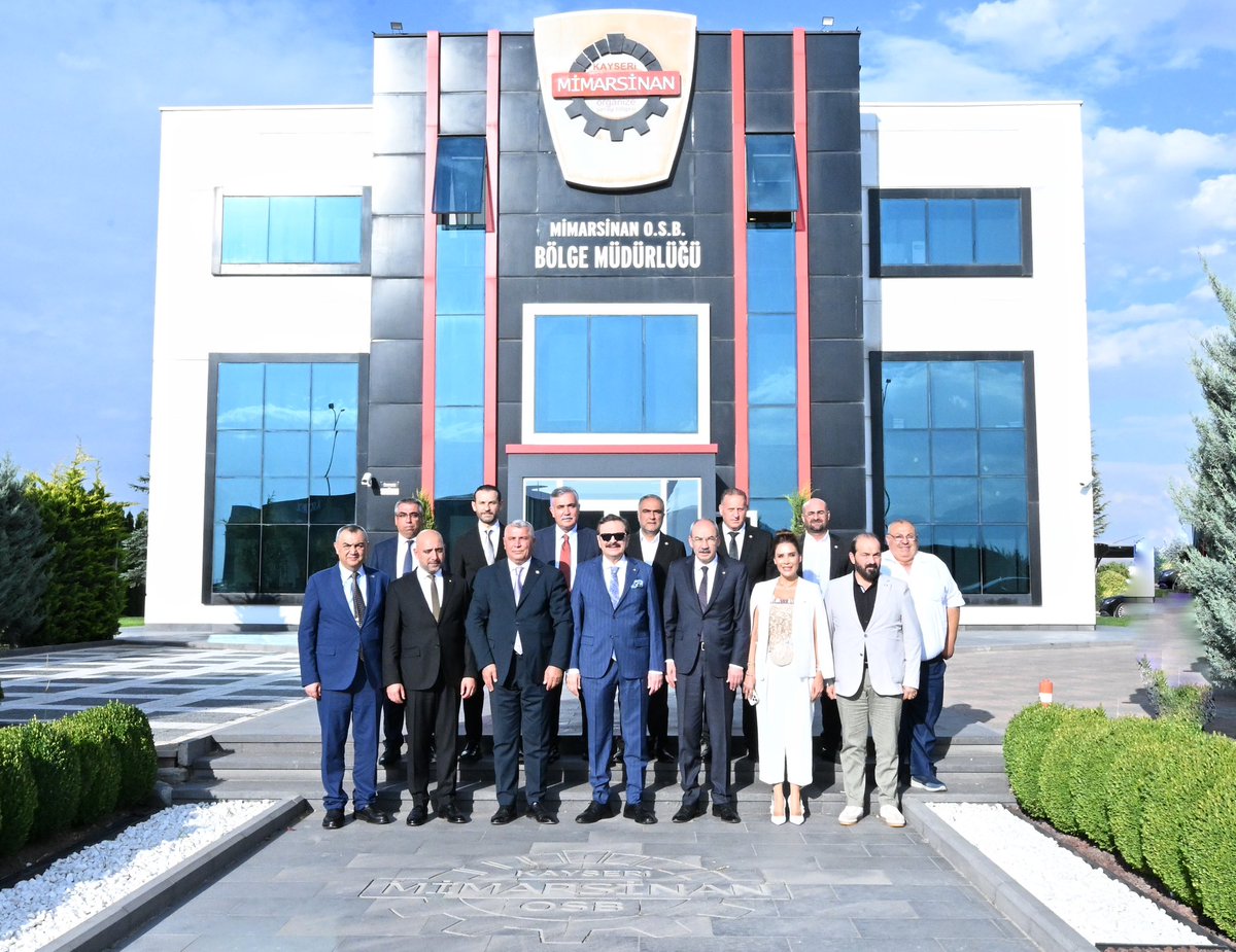RHisarciklioglu's tweet photo. Kayseri Mimarsinan Organize Sanayi Bölgesi Yönetim Kurulu Başkanı Mehmet Arar ve Yönetim Kurulu Üyelerine hayırlı olsun ziyaretinde bulunduk. 

Yürütülen ve planlanan çalışmalar hakkında bilgi aldık. Yeni görevlerinde başarılar dilerim.

Mimarsinan OSB’de faaliyet gösteren Kayra Export firmasında incelemelerde bulunduk. 

Kayra Export Yönetim Kurulu Başkanı ve Elonky Global Pazaryeri Kurucusu Oktay Başpınar'ı ve ekibini e-ihracat konusundaki başarılı çalışmalarından dolayı kutluyorum. Kayra Export, 170 ülkeye ev tekstili ve ev dekorasyonu ürünleri ihraç ediyor.