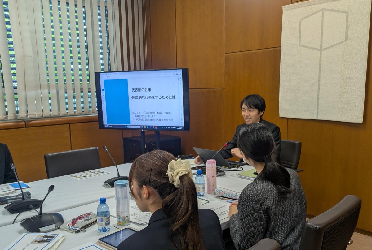 JapanMissionGE's tweet photo. On 9 September, 25 students from @SophiaUniv_ENG visited the Japan Mission in Geneva to learn about our work, #multilateraldiplomacy, and careers in international organizations. This training program has been held since 2018 under the leadership of Sophia University professors. https://t.co/ovR5o5YP4E