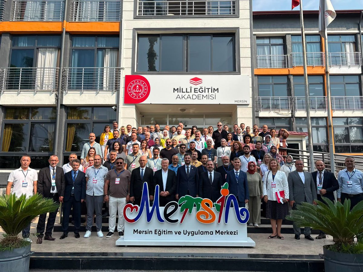 chnkvnc's tweet photo. 📍Mersin
Eğitim Yönetimi Semineri vesilesiyle Halk Eğitimi Merkezi Müdür Yardımcılarımızla birlikteyiz.
@topogluemre https://t.co/XgGH5C1Gyk