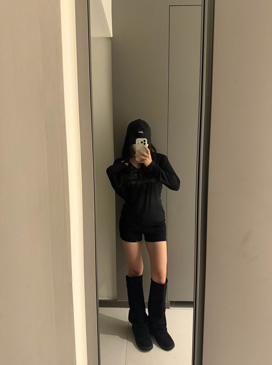 forourloving_'s tweet photo. 요 부츠 진짜 예쁘고 다리가 겁나 길어보임
사진 올리고 정보 진짜 많이 따임 https://t.co/Aha3prH9TJ