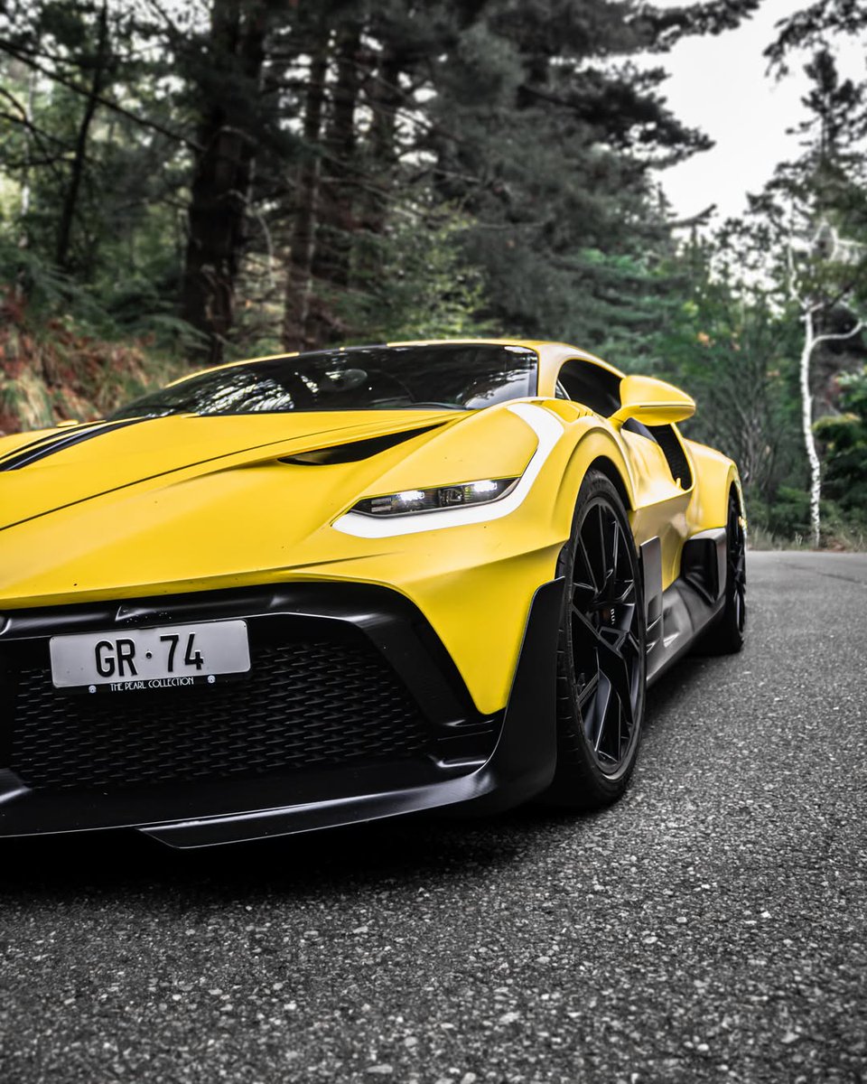competitionreal's tweet photo. Bugatti Divo 💛 https://t.co/2mWLOTMrwX