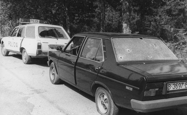 CarlosDeUrrecha's tweet photo. "Tras registrar el camión y comprobar que transportaba al Policía no dudaron en asesinarlo con un tiro en la nuca"
PN D Antonio Cedillo Toscano asesinado impunemente junto a 3 compañeros en Rentería por los cobardes de ETA

"Ayúdeme, lléveme a un hospital"
https://t.co/DqXRcW05JG https://t.co/rOG2AV7AQT