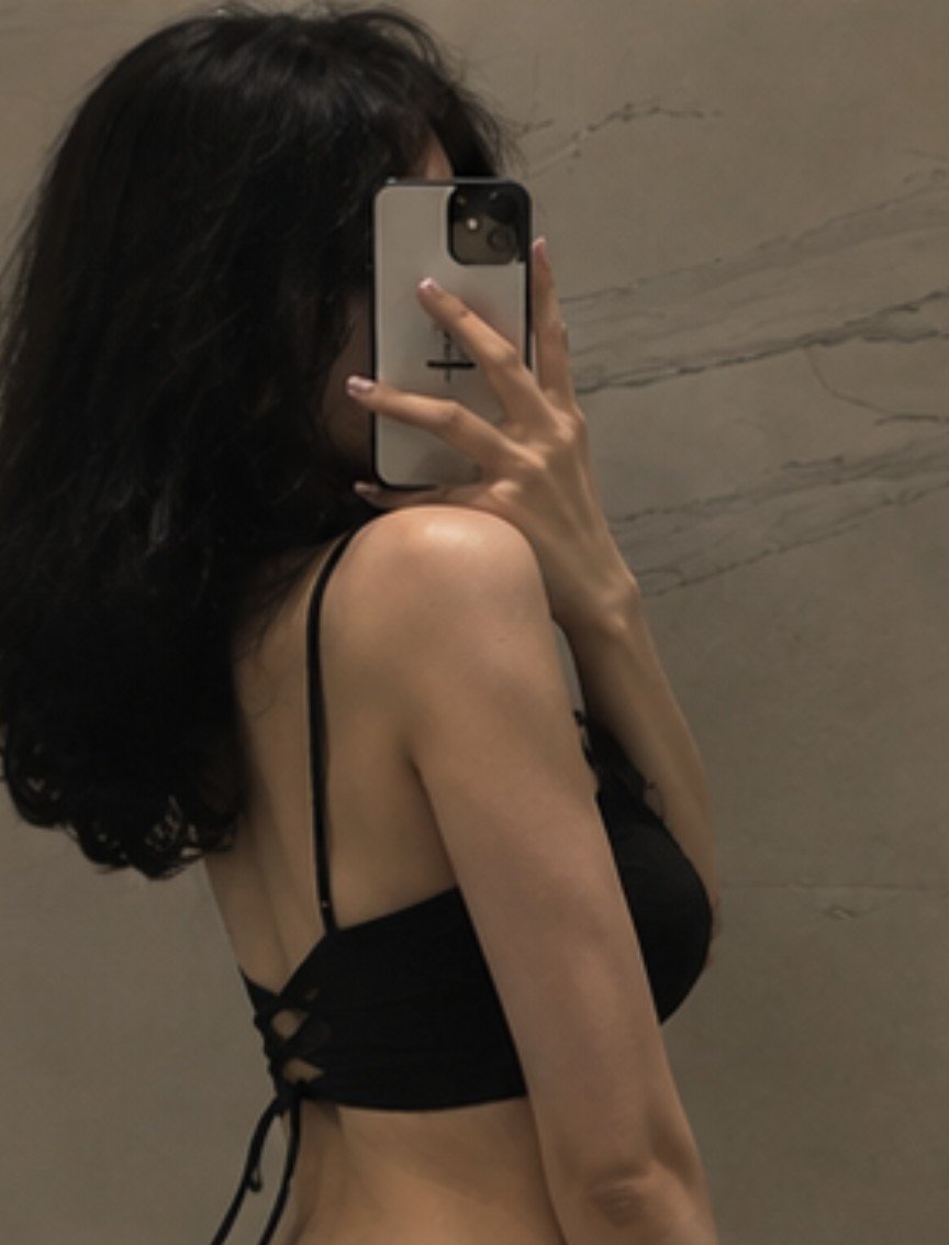 shafieeni's tweet photo. ᦾ Hiii, I’m nyoa and i’m looking moots for  #booktwt 📖  ྀི ✸

𑁍 20, she/her, enfp 
𑁍 romance, fantasy, romantasy
𑁍 favs: fourth wing, caraval, boys of tommen. 
𑁍 also likes: harry potter, marvel, greys anatomy, etc. 

♡ / ↻ ¡to be moots! ✸ https://t.co/E9Gh80eagS