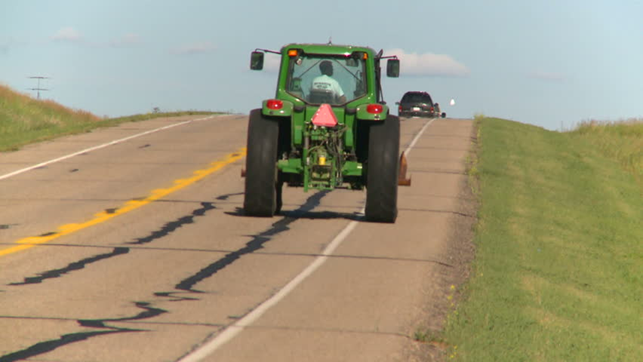MIOHSP's tweet photo. As harvest season continues across Michigan, remember that even if you have to slow down to 20 mph and follow a tractor for one mile, it takes only three minutes of your time – about the same amount as waiting for one stoplight. Drive safely, Michigan! https://t.co/q52uBOWzSw https://t.co/KzWYJpQ3zm