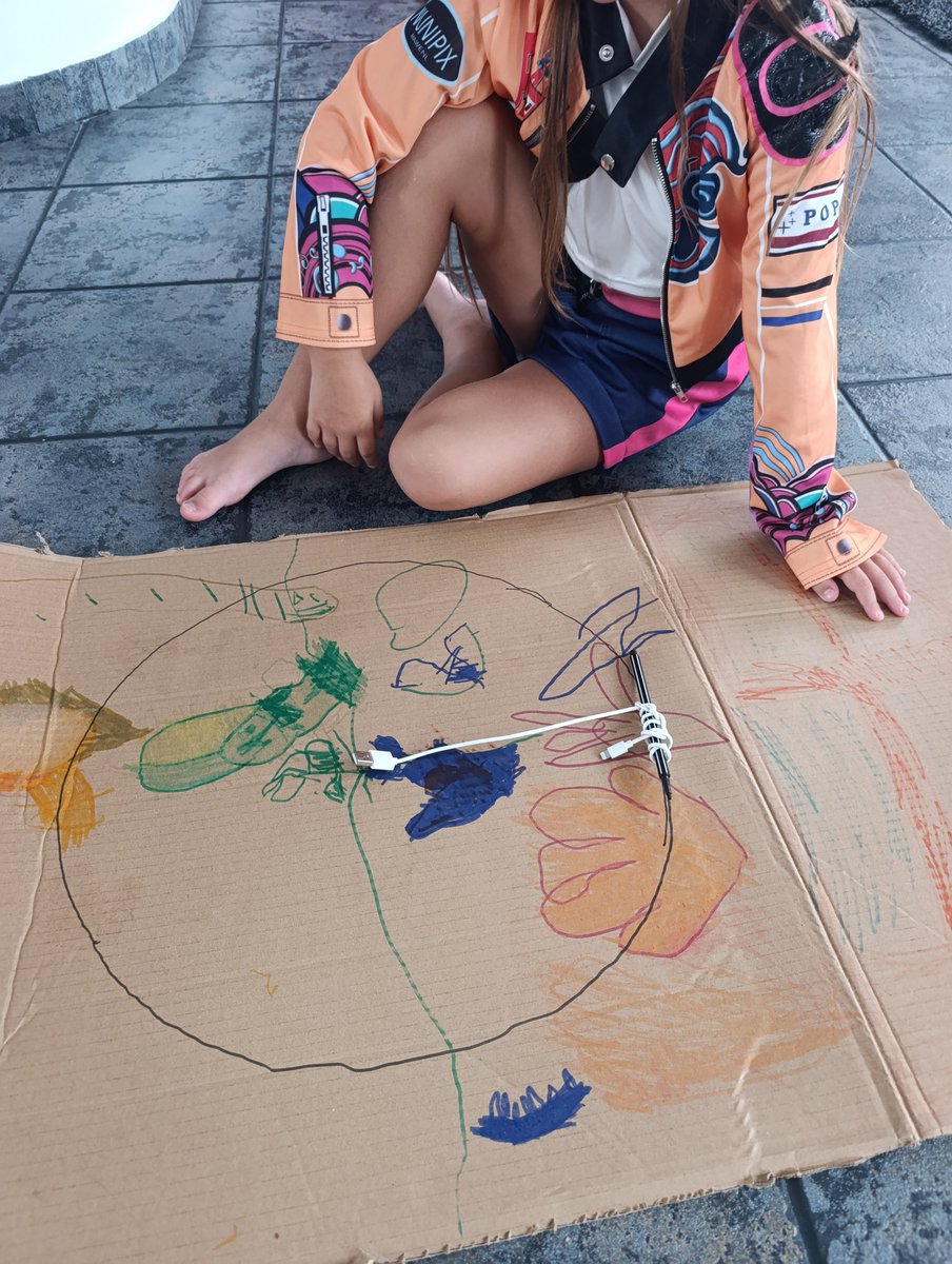 Kaptain_Kaspa's tweet photo. found some street art that needs a #kaspa finish
brought in the lead designer
rumi from huntrix 😄
the youngest $KAS 🐬
cardboard stencils, a bit of improvising..
final touch incoming, stay tuned 🔥 https://t.co/PBAbujWodu
