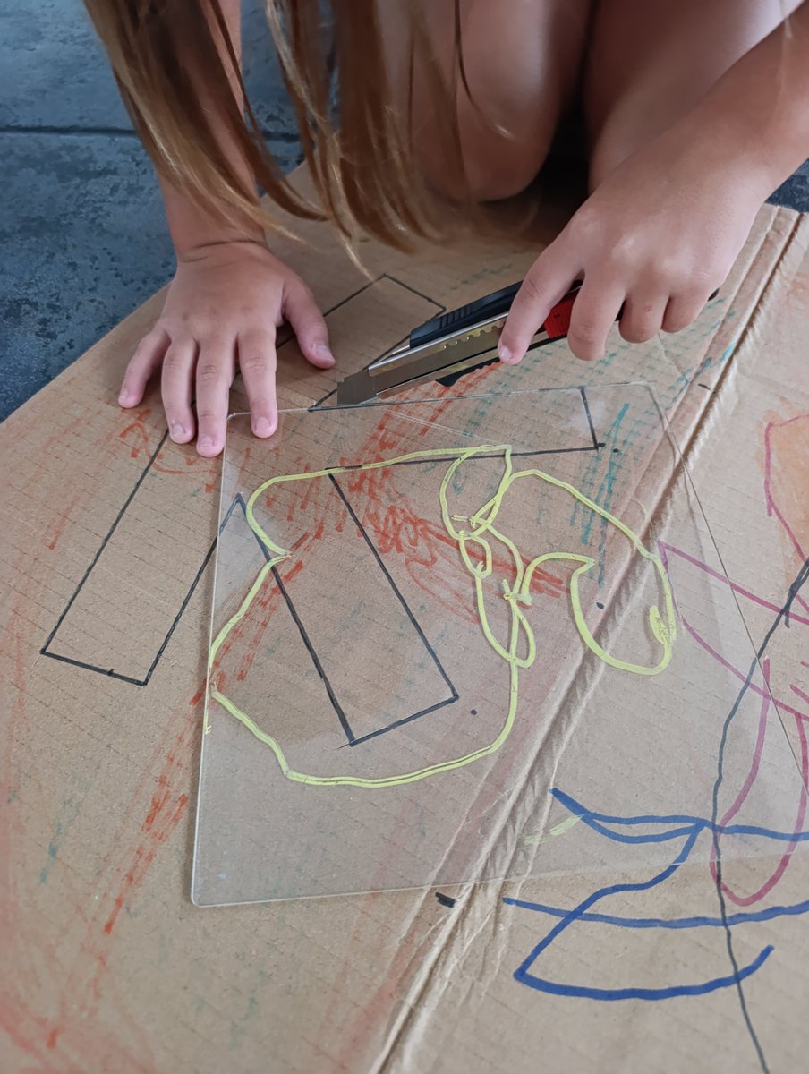 Kaptain_Kaspa's tweet photo. found some street art that needs a #kaspa finish
brought in the lead designer
rumi from huntrix 😄
the youngest $KAS 🐬
cardboard stencils, a bit of improvising..
final touch incoming, stay tuned 🔥 https://t.co/PBAbujWodu