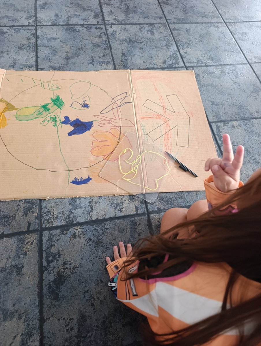 Kaptain_Kaspa's tweet photo. found some street art that needs a #kaspa finish
brought in the lead designer
rumi from huntrix 😄
the youngest $KAS 🐬
cardboard stencils, a bit of improvising..
final touch incoming, stay tuned 🔥 https://t.co/PBAbujWodu