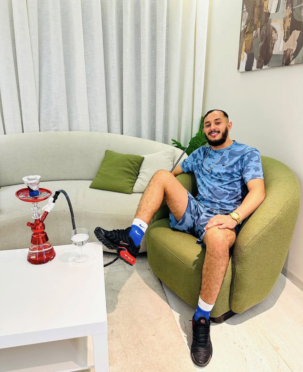 MASTERARABO6969's tweet photo. Grazie ai patetici per farmi vivere nel lusso più totale. Il master arabo vive con i vostri soldi mentre voi dovete lavorate e subire. 
#masterarabo #masteritaliani #arabalpha #arabcashmaster #slaves https://t.co/svILuNHaRT
