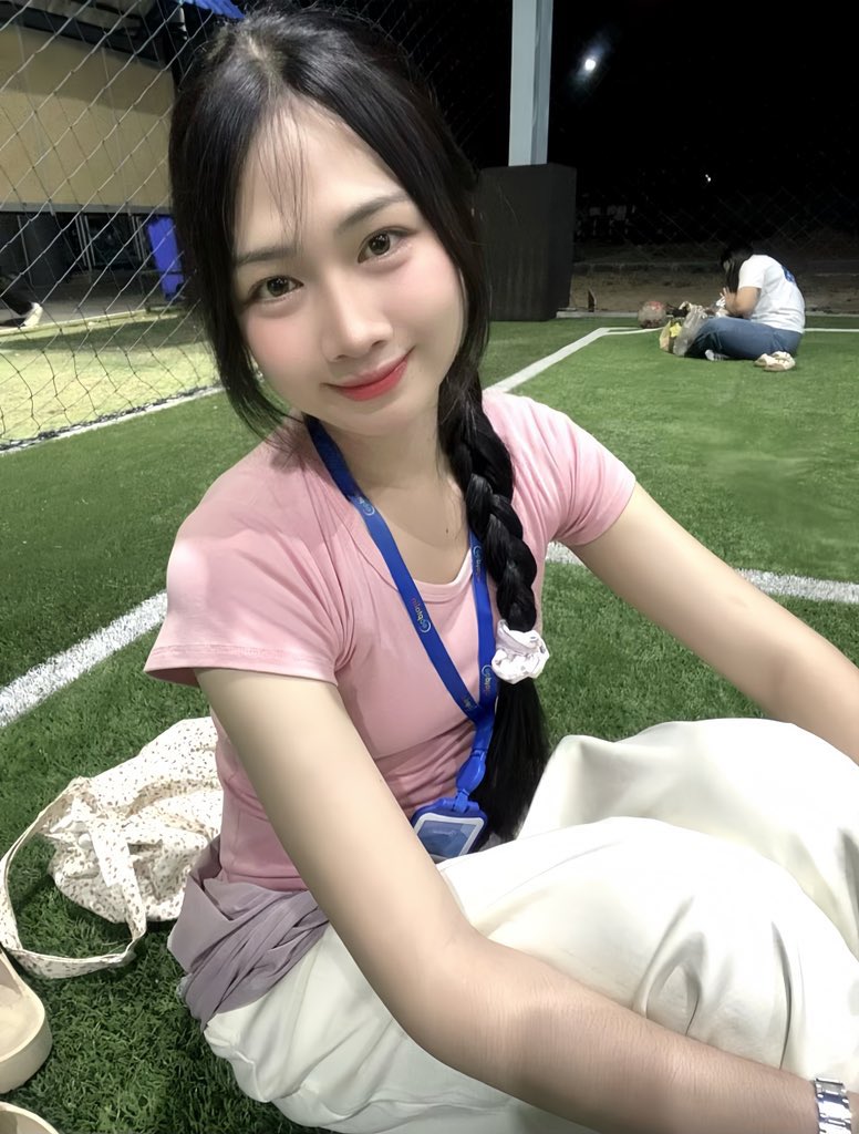 faxwcp's tweet photo. ยิ้มให้กับทุกปัญหา แล้ววันหนึ่งคุณจะบ้าไปเอง 555 https://t.co/wuGn4cy4GH