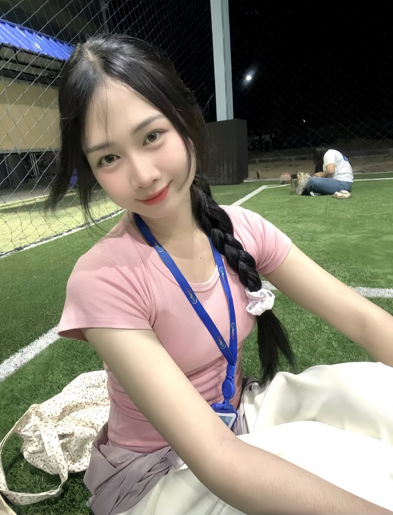 faxwcp's tweet photo. ยิ้มให้กับทุกปัญหา แล้ววันหนึ่งคุณจะบ้าไปเอง 555 https://t.co/wuGn4cy4GH