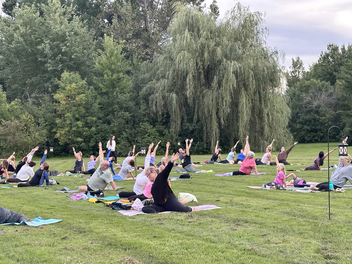 RideauValleyCA's tweet photo. What an incredible night! 🧘‍♂️😌 Thanks to everyone who joined us for sunset yoga at Baxter this weekend. Instructors Lesley and Jenna helped us reconnect to the natural world through movement &amp; meditation. 
🍁 Next adventure: Fall hike at Mill Pond, Oct. 3: https://t.co/0OiwnGsEUk https://t.co/aJmPC2Dakv