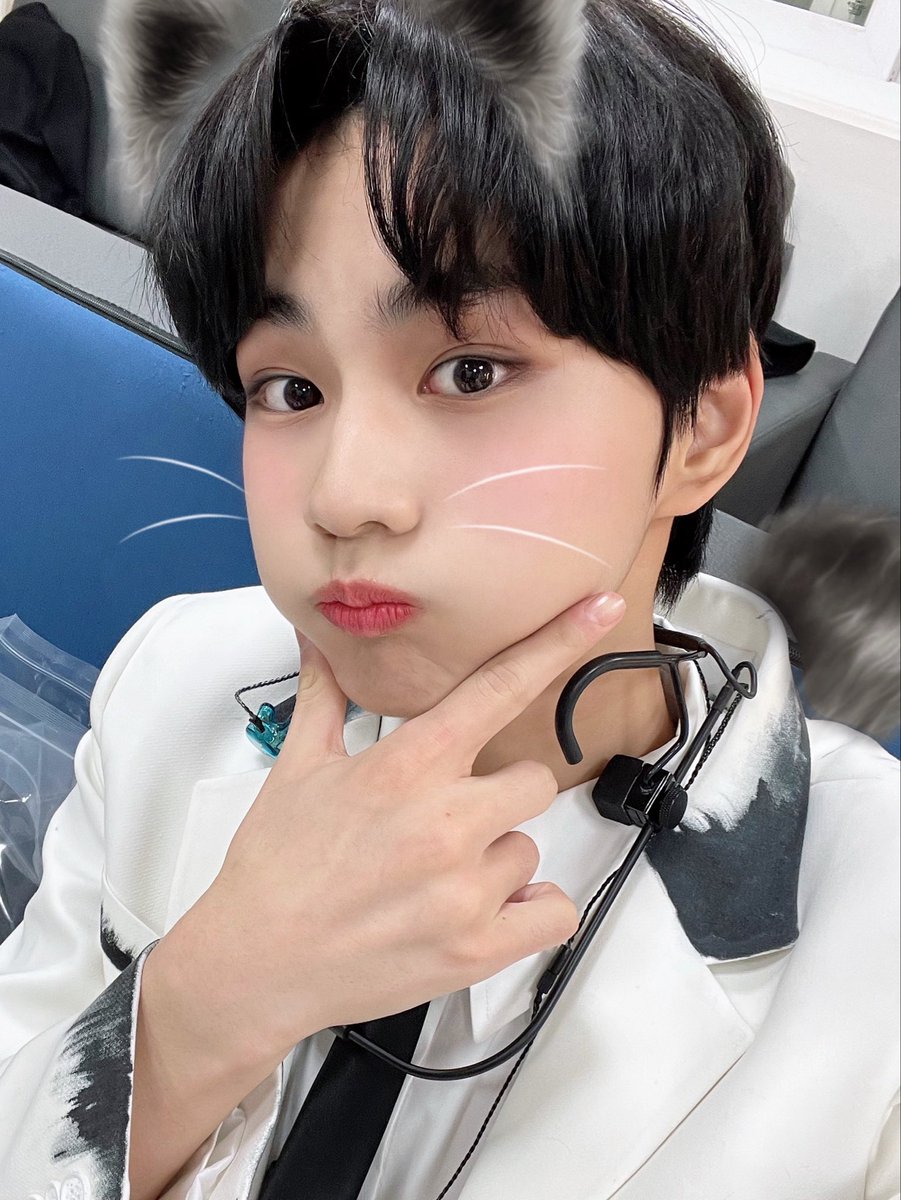 Jjeongnyangiiii's tweet photo. 데뷔초 양정원 셀카 https://t.co/mVqppMomZL