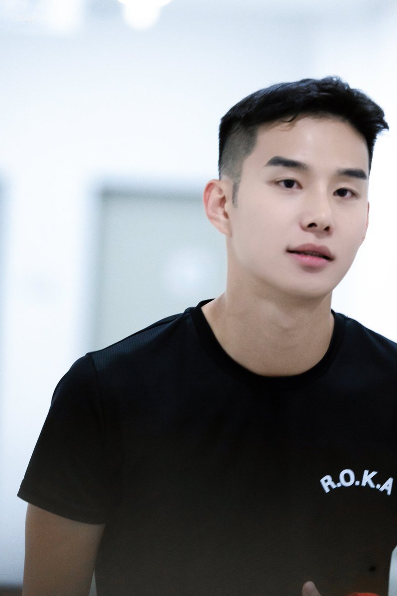 rerebjy98_'s tweet photo. KIM HANDSOME JUNGWOO https://t.co/OB6DNnHqrk