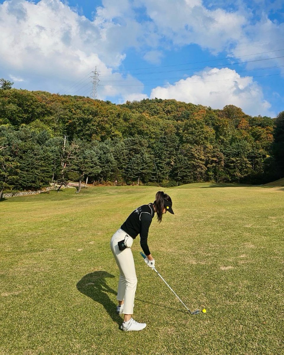 Amychen8899's tweet photo. Golf Routine
Sunshine green grass and the joy of swinging a club~
Today was another day of serious practice! https://t.co/UQWhisbSQQ