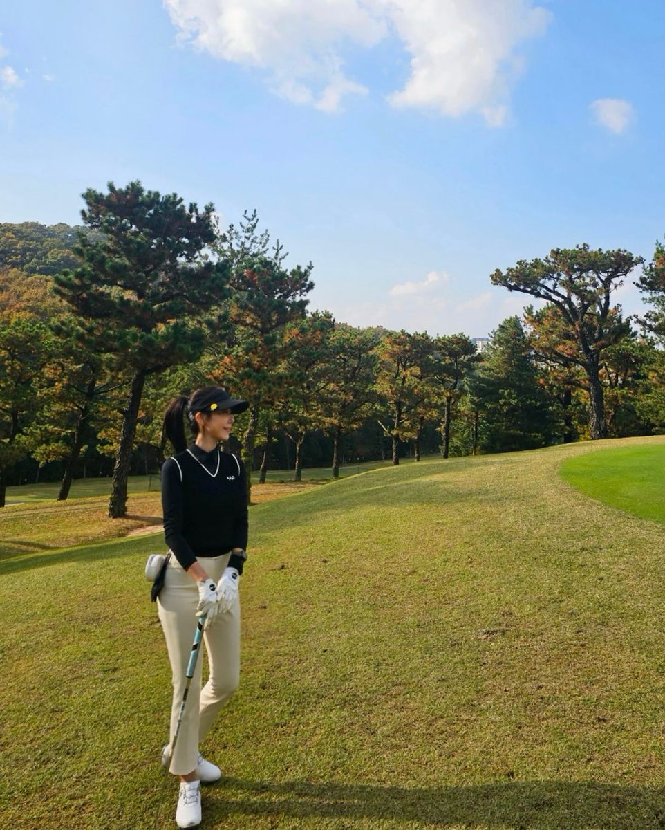 Amychen8899's tweet photo. Golf Routine
Sunshine green grass and the joy of swinging a club~
Today was another day of serious practice! https://t.co/UQWhisbSQQ