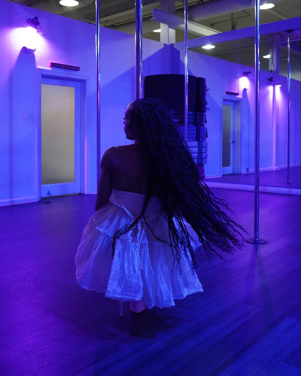 goddessanise's tweet photo. In the studio!! https://t.co/dEodMb4rQ0