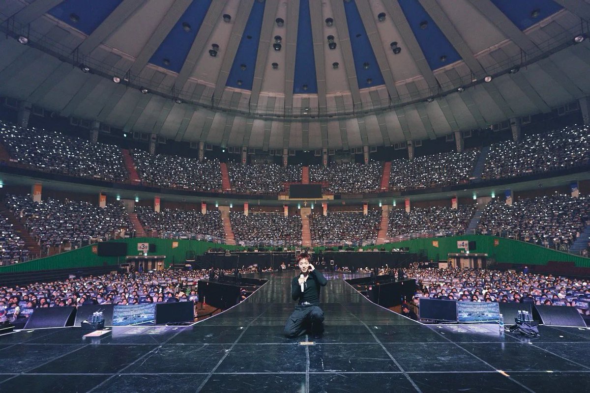 pannchoa's tweet photo. Park Jihoon's audience size in 2019 right after his Wanna One days VS 2026
https://t.co/F0JuU5iizd https://t.co/mZpXV17JL2