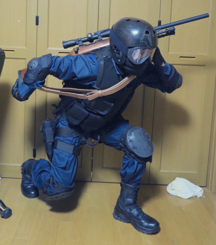 milspeckemo's tweet photo. ほら、1枚目の薄いベストだけよりも
ごん太アーマーイイだろ？(^q^)
（少し趣旨違う装備ですが）

みんなもごんぶとアーマー、やろうぜ！ https://t.co/yl84gKPECH