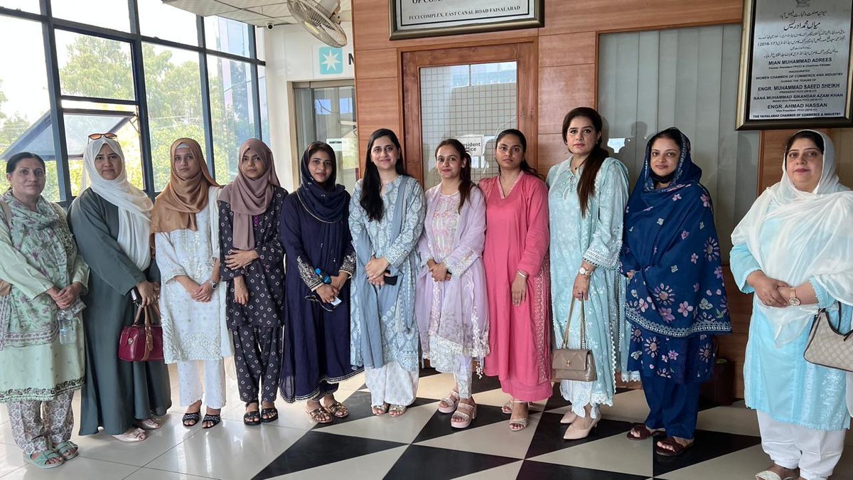 PakSingleWindow's tweet photo. #PSW conducted a #ChangeManagement session at @fwccifsd bringing together women entrepreneurs and business representatives to strengthen their understanding of digital trade facilitation and the tools available to support their trade journey. Azka Rehman provided an overview of the PSW ecosystem and its key functionalities, along with a detailed demonstration of the TradeVerse/Trade Information Portal of Pakistan (#TIPP). The engagement focused on helping participants access and navigate trade-related information more effectively through TIPP, while an interactive Q&A session addressed their queries and provided practical guidance on PSW services.