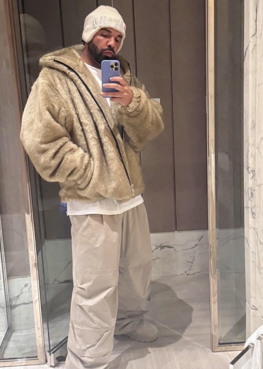 Rap's tweet photo. Drake's 'FOMO' officially drops tomorrow‼️🦉 https://t.co/yc5HApdaop